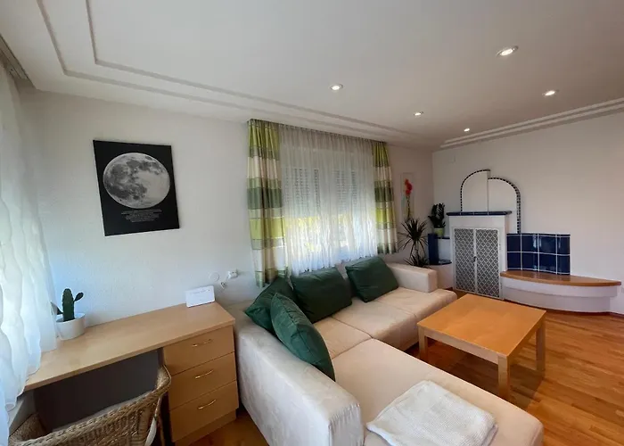 Moderne In Lkh Naehe Грац